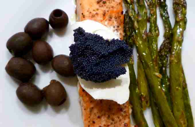 caviar-salmon-con-queso-manchego