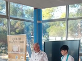 La Cofradía del Queso Manchego forma a estudiantes de hostelería en Toledo con una conferencia y cata técnica
